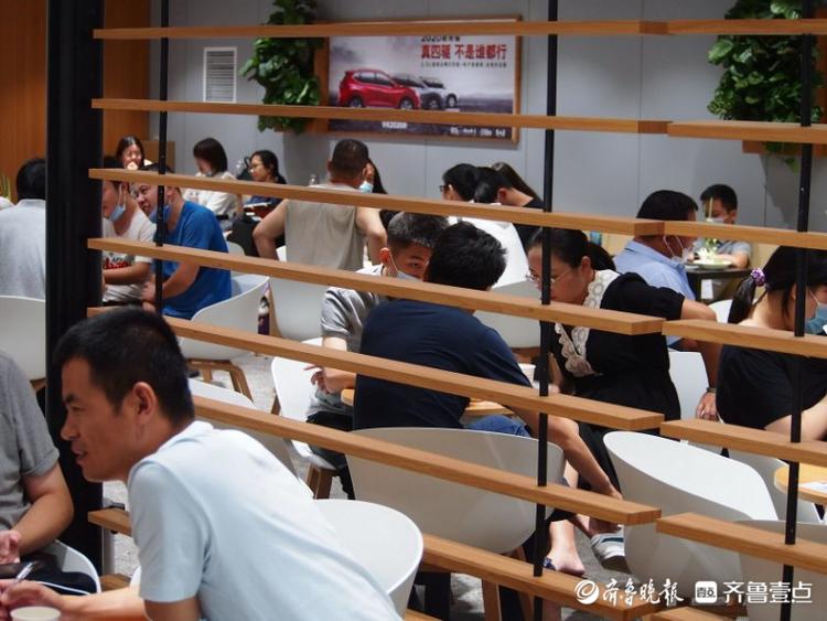 齐鲁车展收获景象，后台订车签约一片繁忙