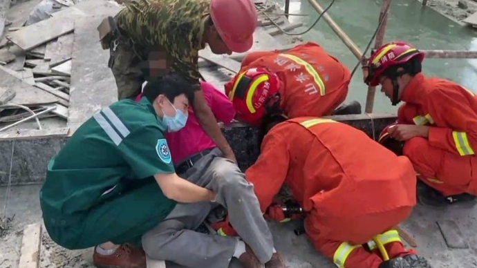 果然视频|工地上摔一跤，结果一屁股坐到20厘米长的钢筋上……