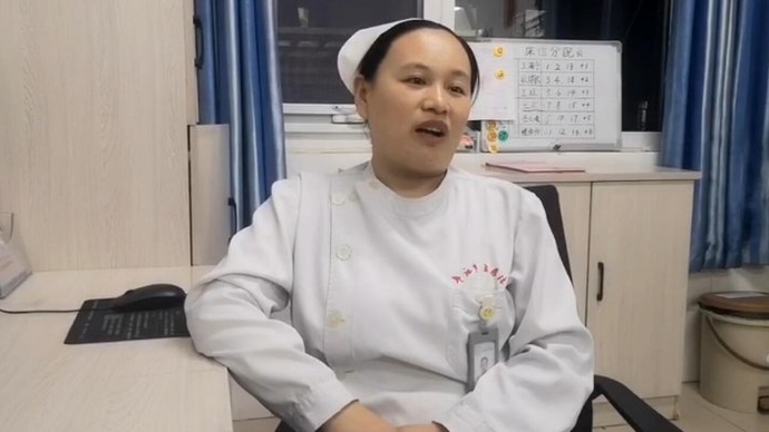 果然视频丨男子晕倒，枣庄女护士跪地施救