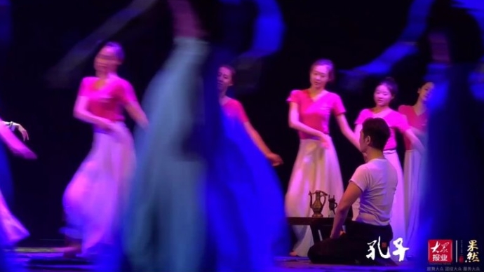 壹点探班｜学生剧迷探班话剧《孔子》，掌声阵阵好评不断