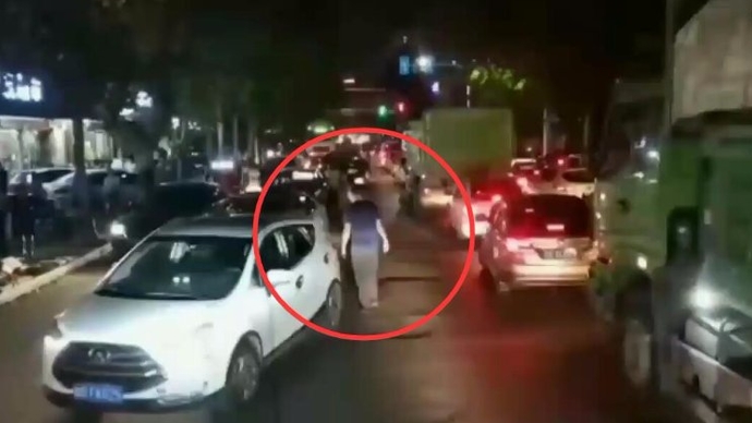 凡人歌|消防车出动救火却遭遇堵车，接下来一幕太暖！