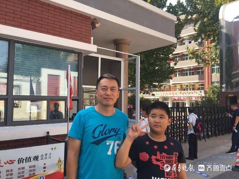 下笔如有神！开考40分钟后，已经有孩子走出考场