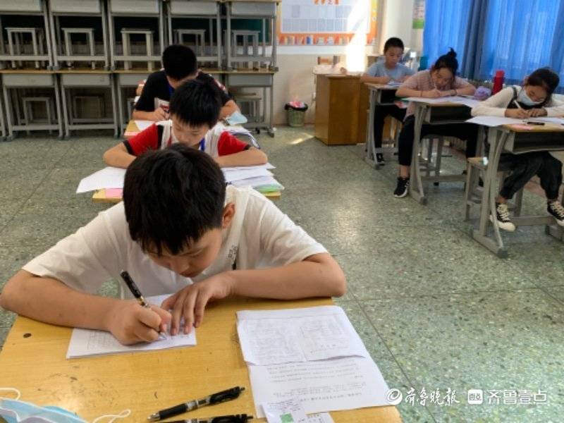 作文大赛开考了！枣庄参赛学子聚精会神奋笔疾书