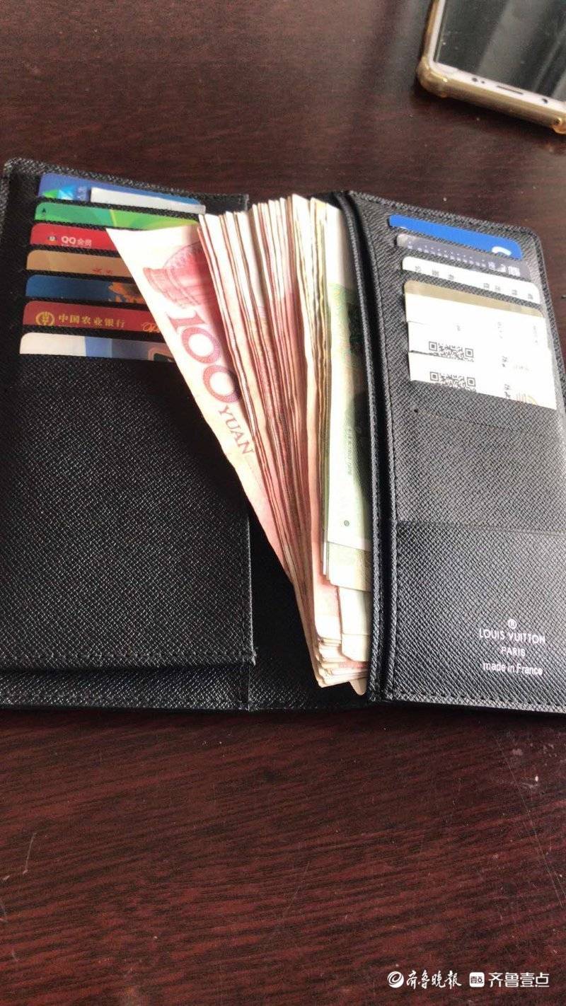 5000元现金放出租车副驾驶边6小时无人知今已平安归还失主