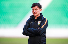 森罗万球|郝伟首秀，鲁能判若两队；裁判出手，比赛口水一片