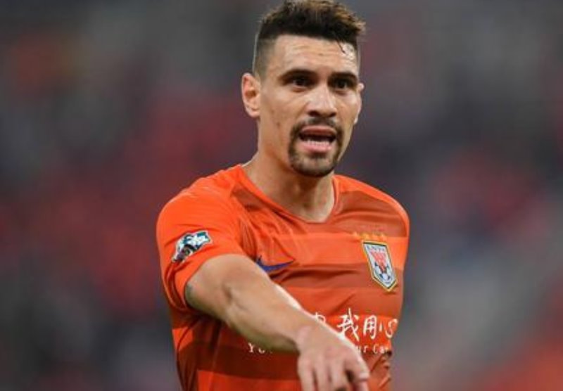 莫伊塞斯开场15分钟进球！现场球迷高声庆祝