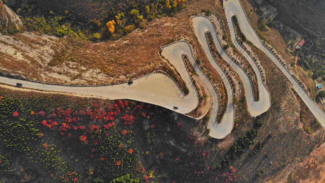 济南版五连发夹弯"秋名山",秋叶红了醉泉城