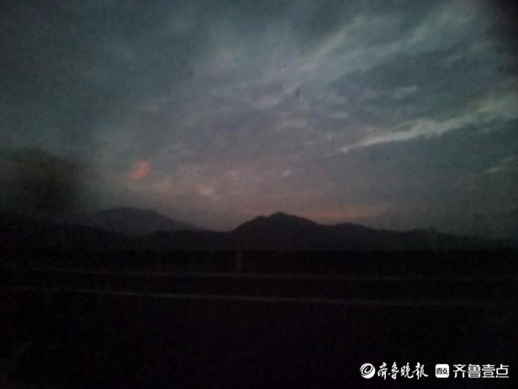 济泰高速通车提前“探班”，晨光中的朦胧之美