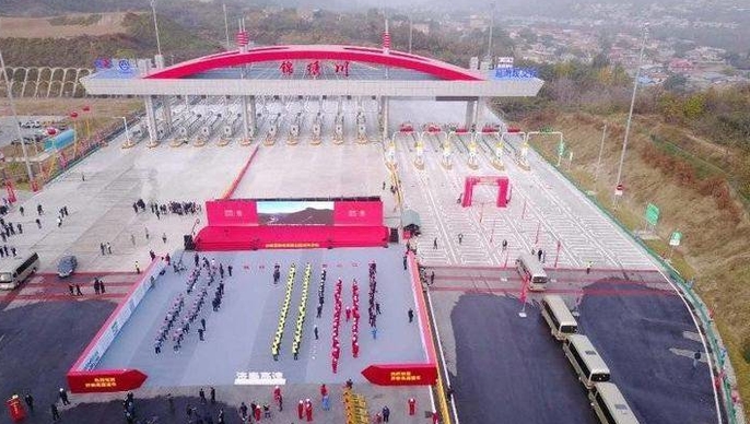 果然视频|济泰高速通车仪式现场，各方已就位