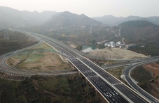 一路连两市 串联四高速，“最美高速”编织济泰半小时生活圈
