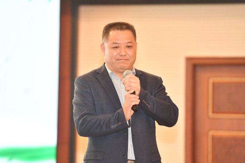 中国报业协会政策研究室主任赵雪涛,山东报业协会秘书长王福亮相继