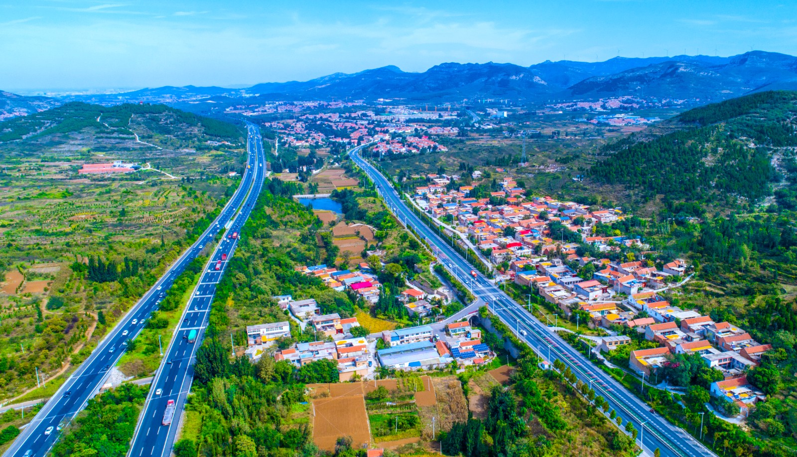 中国著名作家打卡泉韵章丘当好龙头章丘正强势崛起