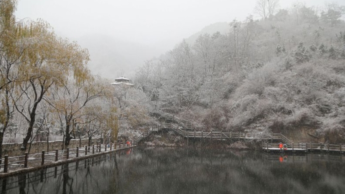 果然视频｜济南今冬首场降雪已“到货”！九如山景区银装素裹
