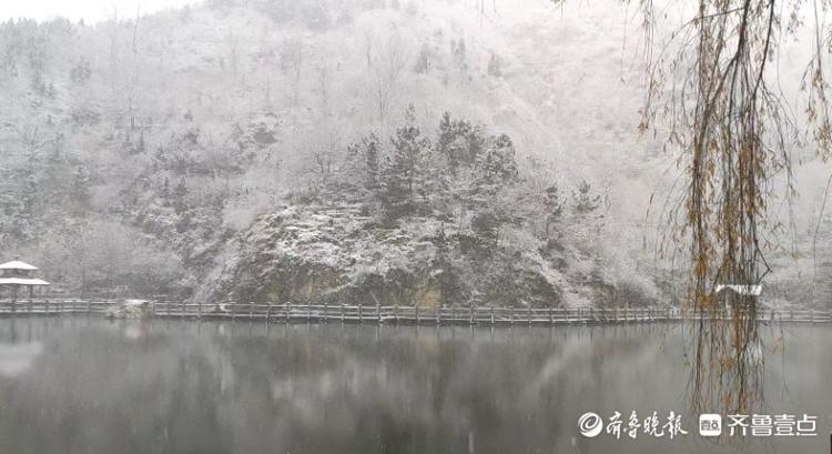 今冬首雪降临，济南南山美若仙境
