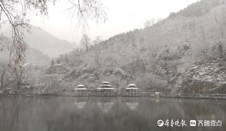 今冬首雪降临，济南南山美若仙境