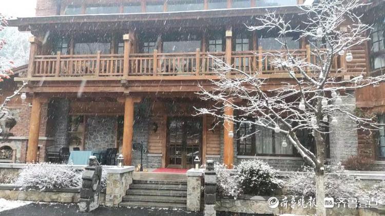 今冬首雪降临，济南南山美若仙境