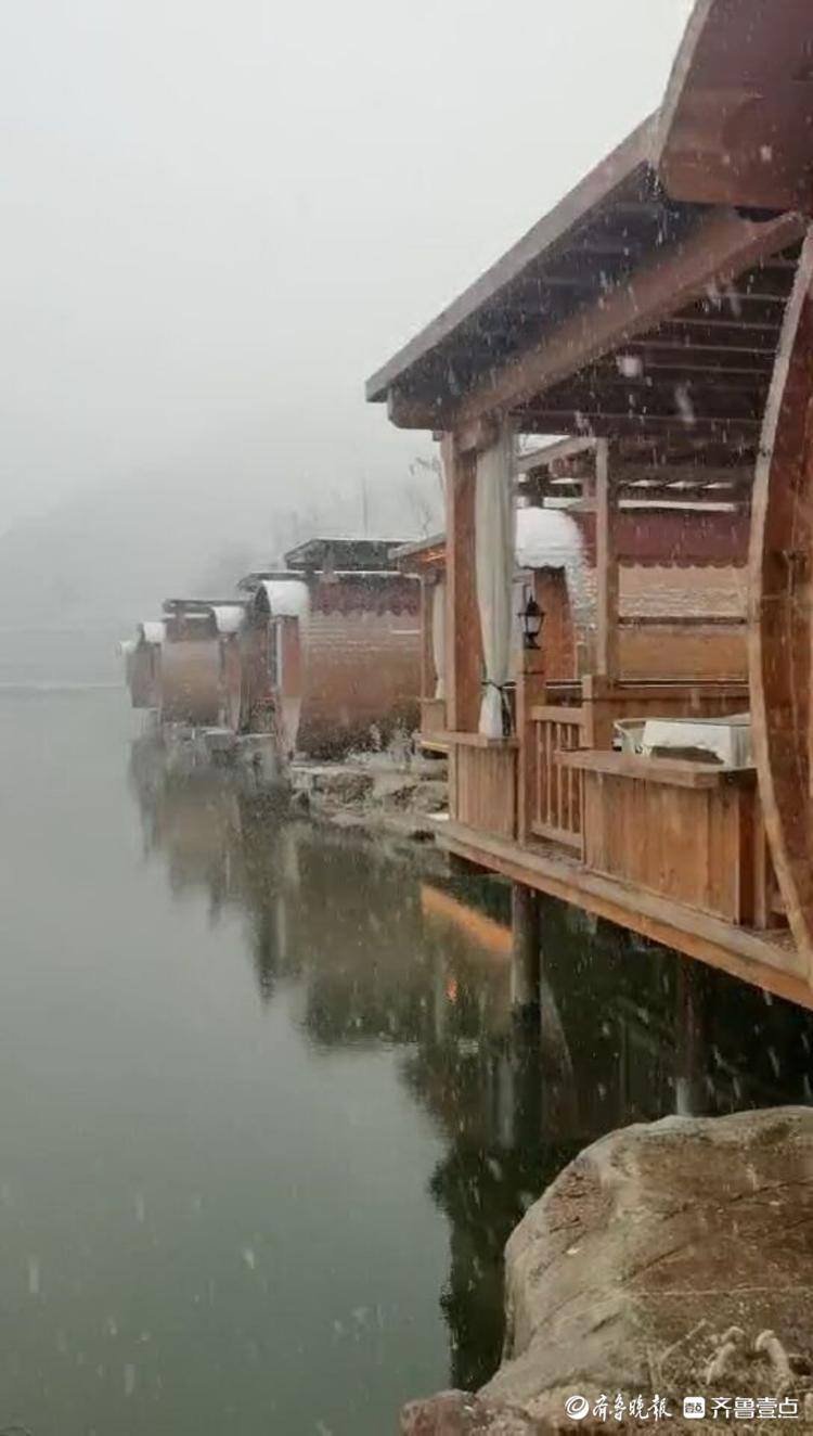 今冬首雪降临，济南南山美若仙境