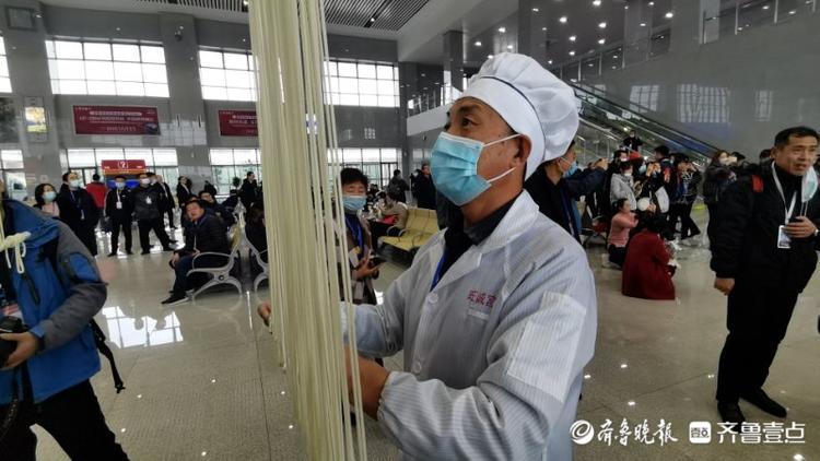 终于盼“莱”了！潍莱高铁通车首日，平度站开启“人从众”模式