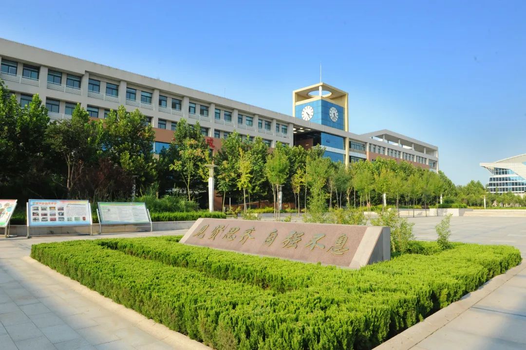 潍坊市育华学校 立足校本研教学,精准指导促提升