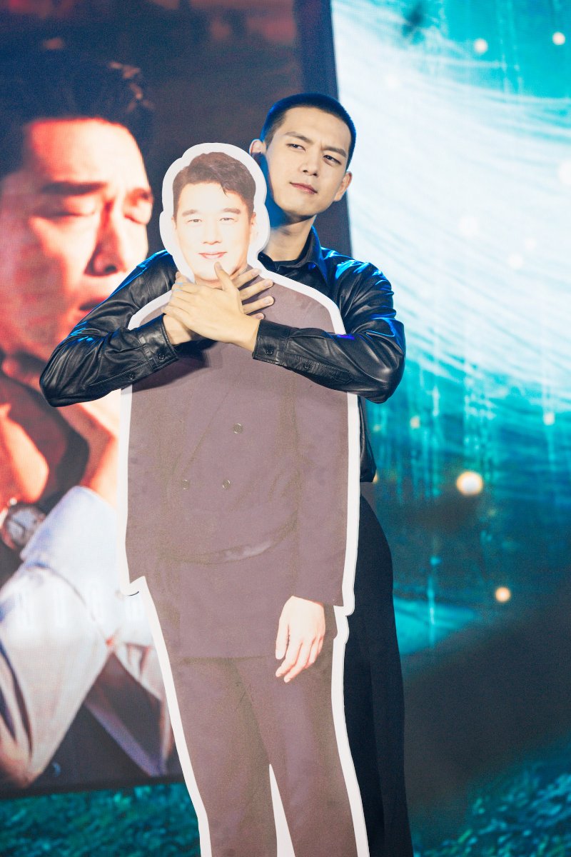 拍摄这场戏时候,陈立农真扇自己巴掌十来次,因用