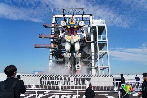 童年的回忆日本巨型高达机器人亮相高度18米超震撼