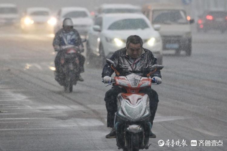 来济南钢城区看雪！银装素裹场面有点壮观
