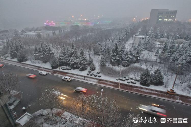 来济南钢城区看雪！银装素裹场面有点壮观