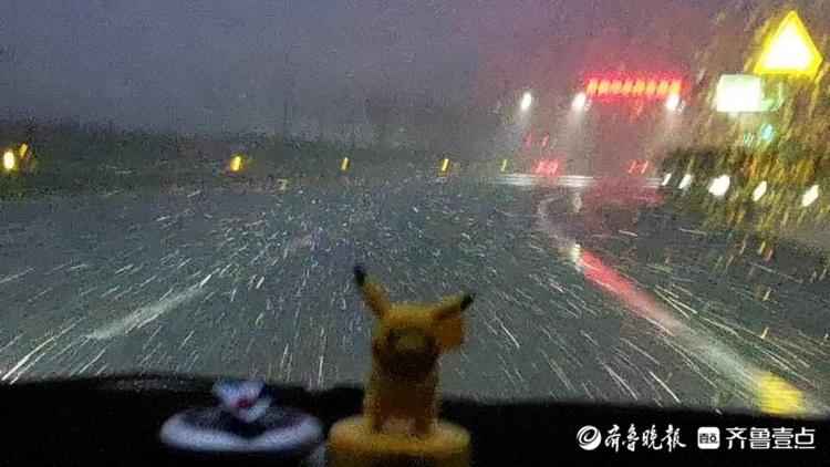 多图直击！济南市区今冬第一雪来了！