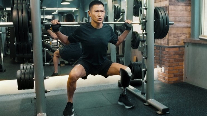 果然视频刘德华是怎么演残疾拆弹专家的来看看他的假肢