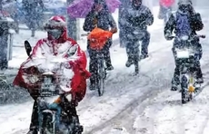 霸王级寒潮抵达！今冬首个棉裤预警发布，27个省区市需棉裤护体