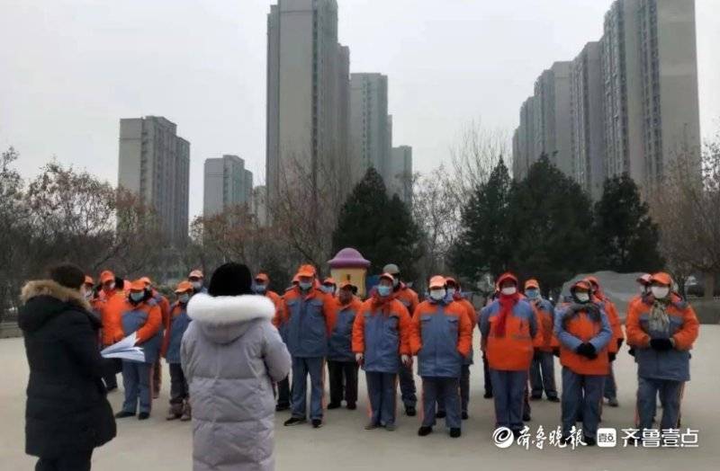 大雪将至，泰安环卫工人忙“备战”