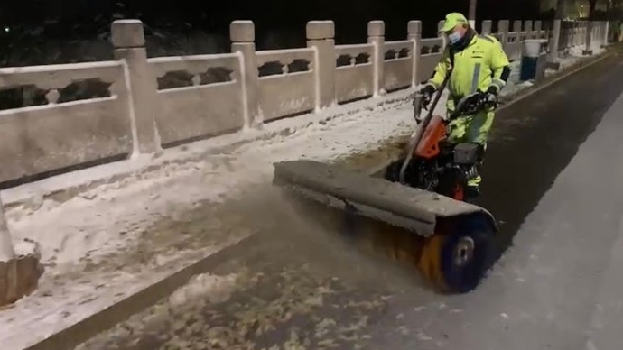果然视频｜厉害了！济南城管用上除雪“神器”