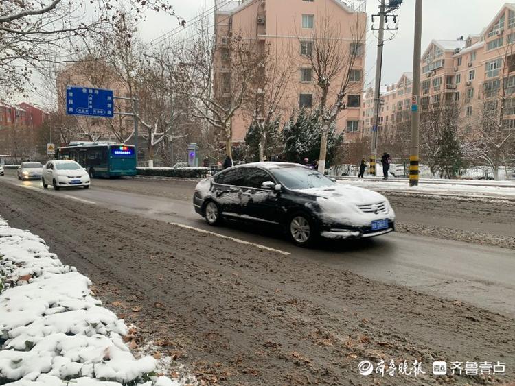 风大雪滑！济南路上车辆缓慢行驶，注意安全