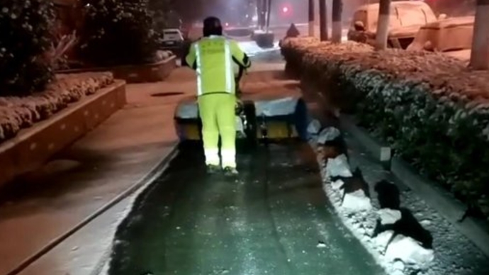 凡人歌|济南突降大雪！连夜除雪破冰！