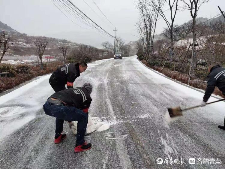 道路结冰严重，青岛5条山区公交线暂时停运