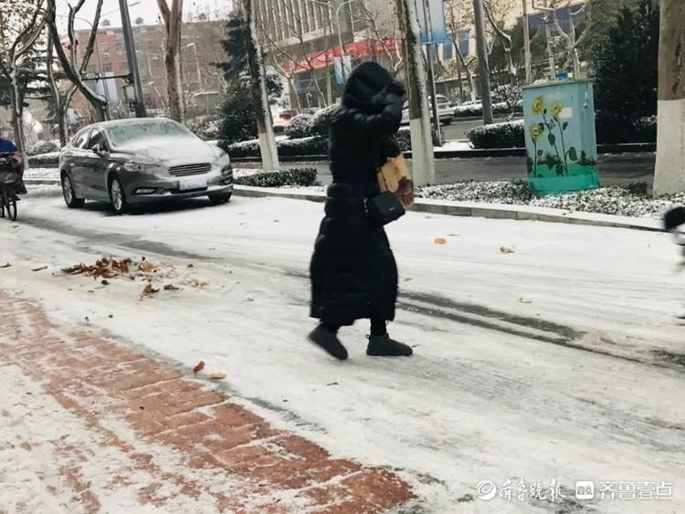 行路难！百余米路走了20分钟，济南大雪影响市民早高峰出行