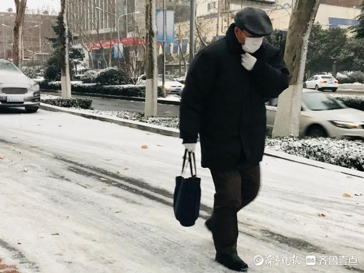 行路难！百余米路走了20分钟，济南大雪影响市民早高峰出行