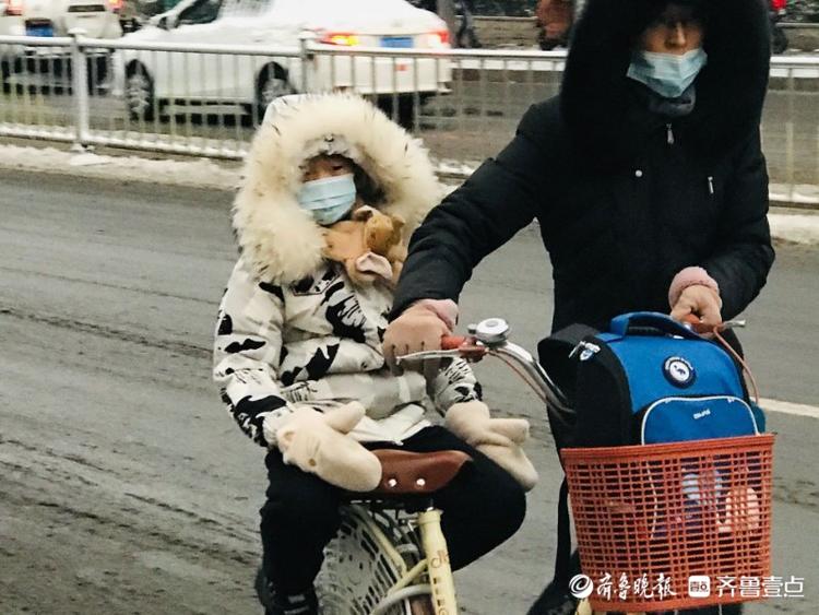 行路难！百余米路走了20分钟，济南大雪影响市民早高峰出行