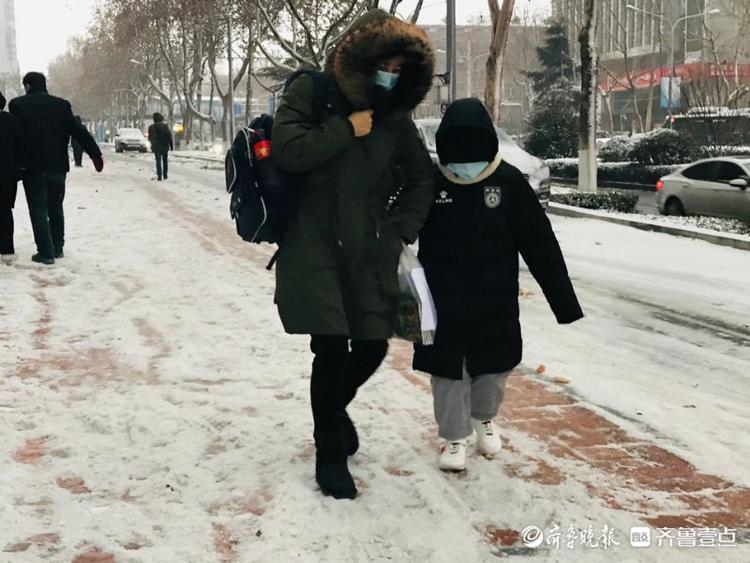 行路难！百余米路走了20分钟，济南大雪影响市民早高峰出行