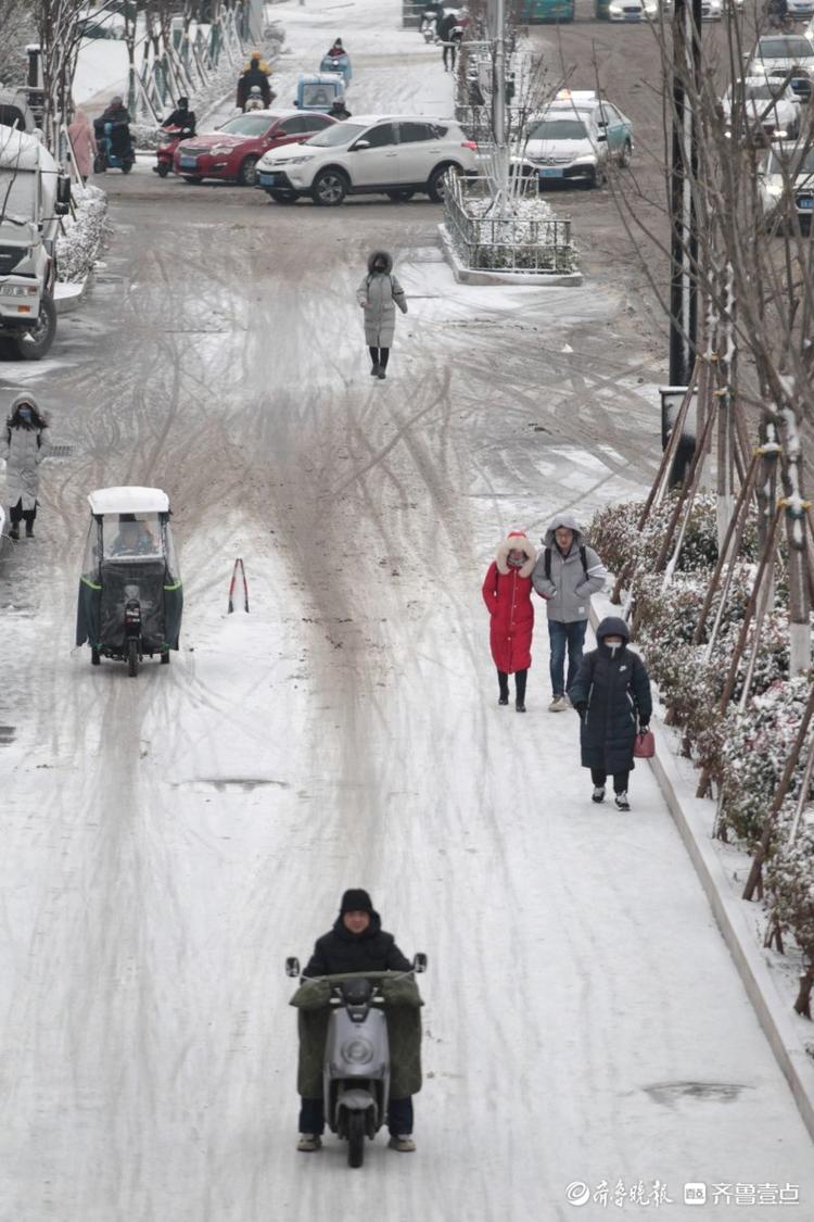 行路难！百余米路走了20分钟，济南大雪影响市民早高峰出行