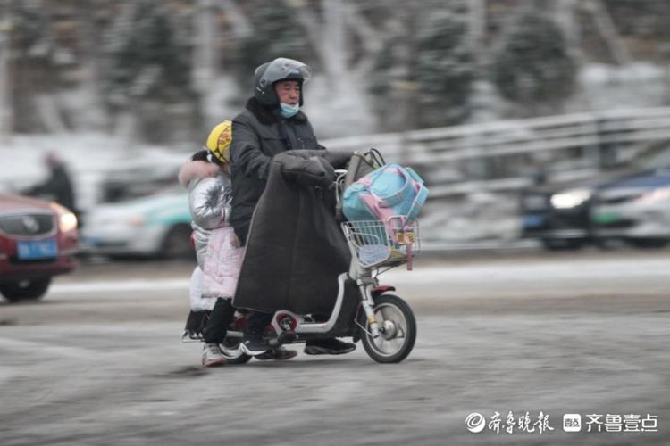 行路难！百余米路走了20分钟，济南大雪影响市民早高峰出行