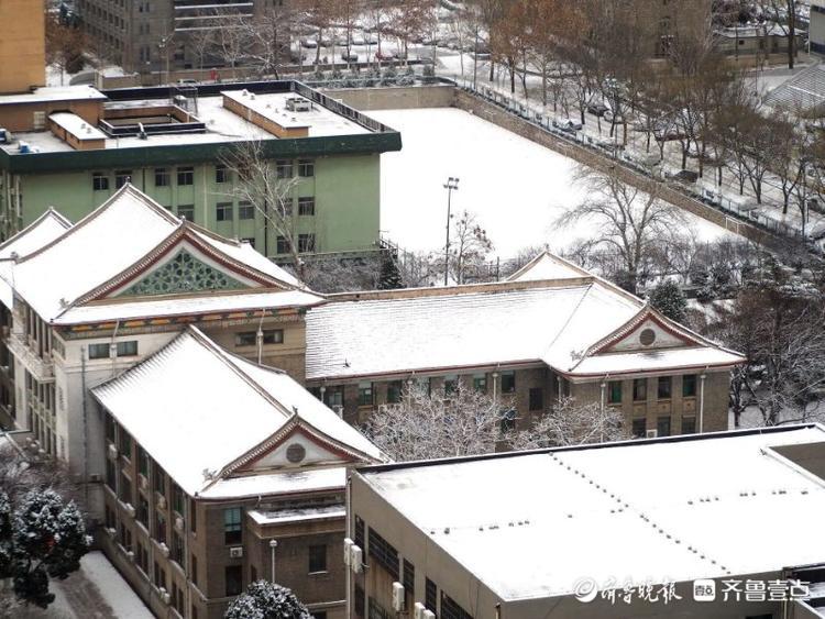 雪后最美是校园，俯拍山东师大雪景素雅美丽