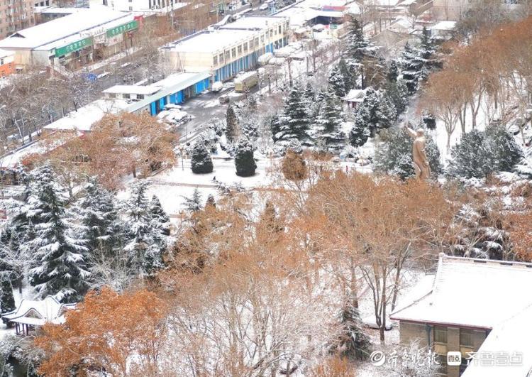 雪后最美是校园，俯拍山东师大雪景素雅美丽