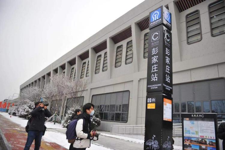 实地探访：济南地铁2号线彭家庄站长这样