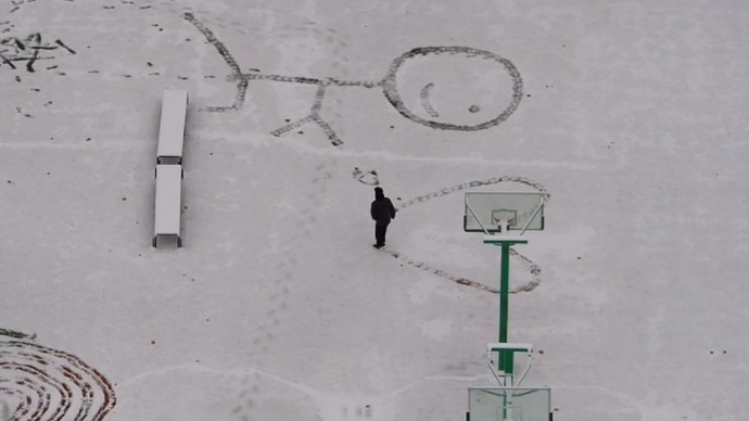 果然视频丨济南一男生跳着在雪地作画，是要向哪个女生表白？
