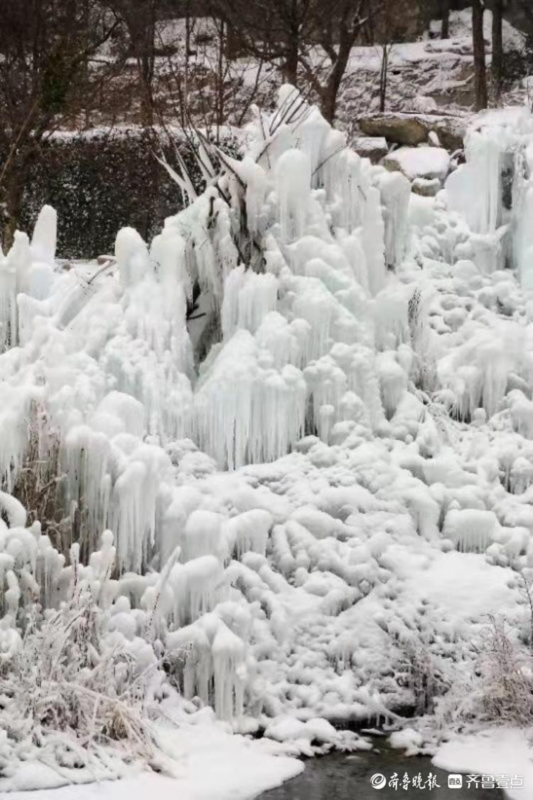 流瀑、冰挂、雾凇、白雪相融，济南九如山变成梦幻世界