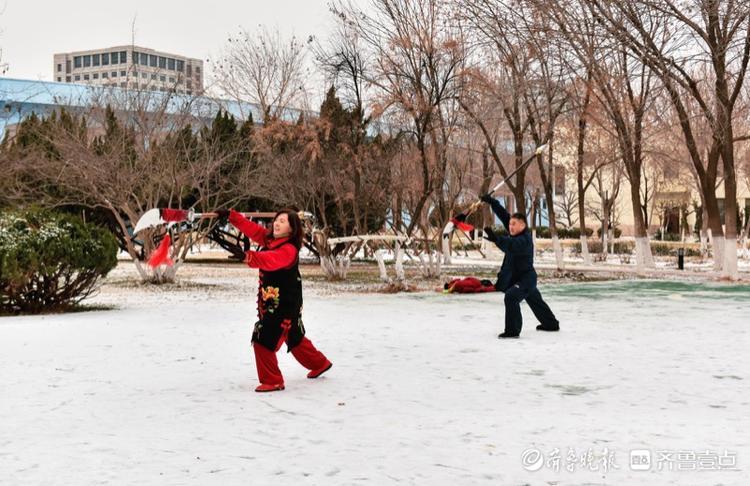 雪后的东营体育公园
