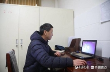 凡人歌|强忍骨折未愈剧痛，菏泽体育老师跳冰河救出孩子