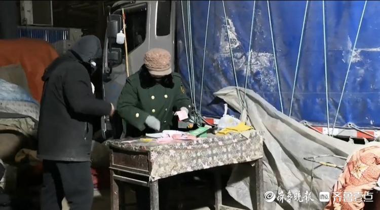 寒战|给蔬菜盖棉被，枣庄菜贩：菜比人娇贵更需要保暖