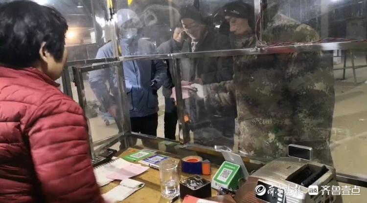 寒战|给蔬菜盖棉被，枣庄菜贩：菜比人娇贵更需要保暖